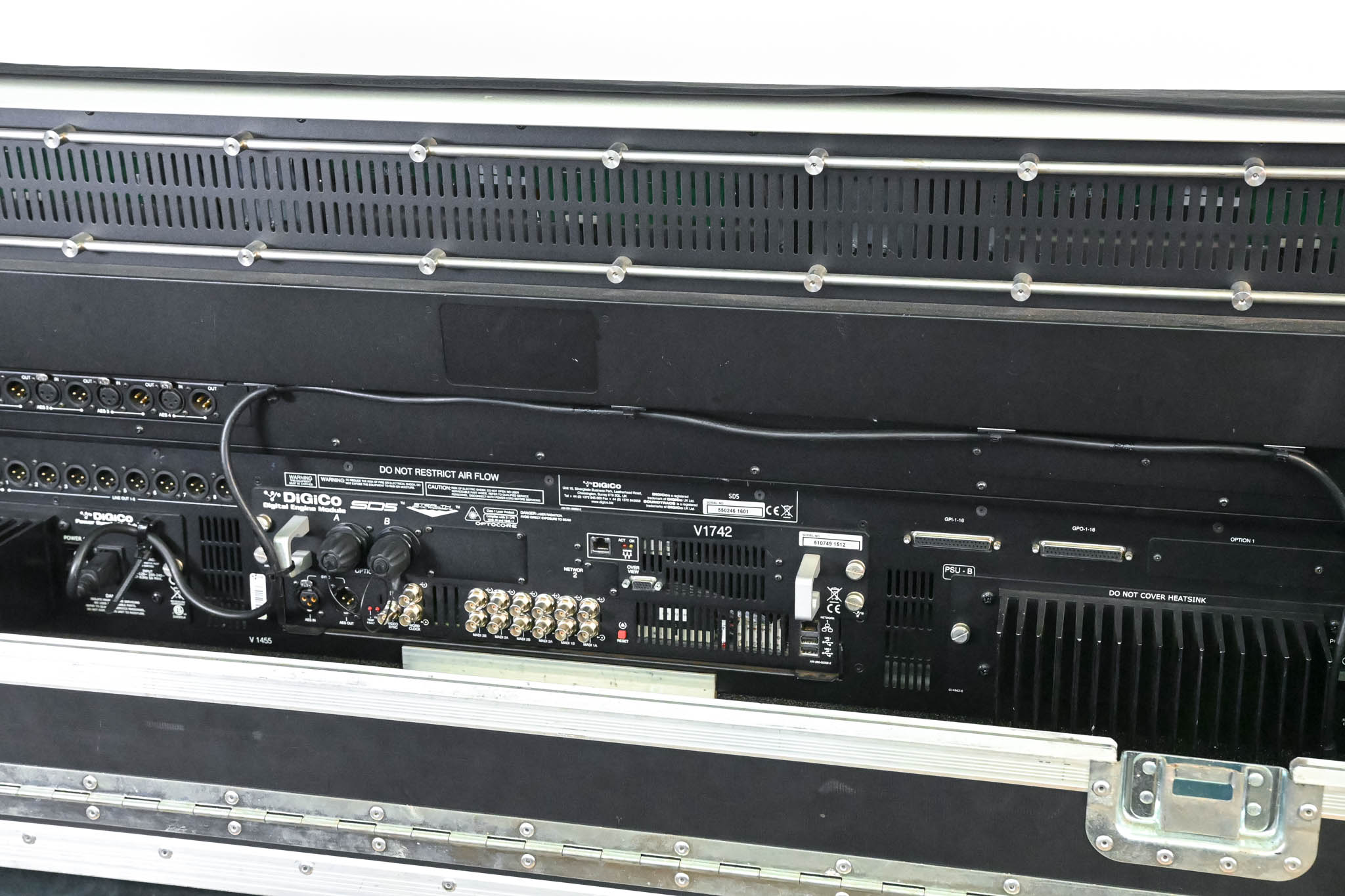 DiGiCo SD5 Digital Mixing Console with Road Case
