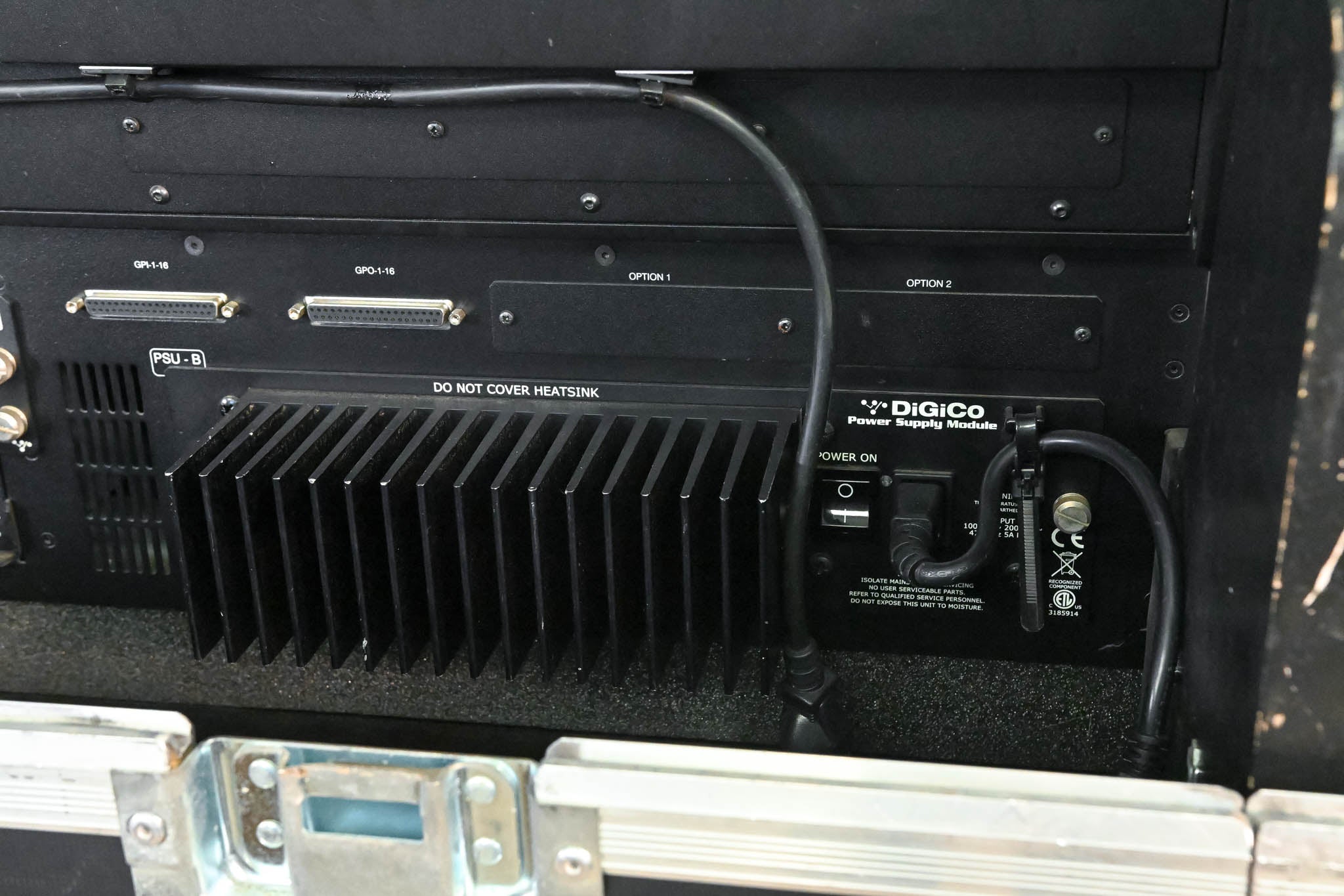 DiGiCo SD5 Digital Mixing Console with Road Case