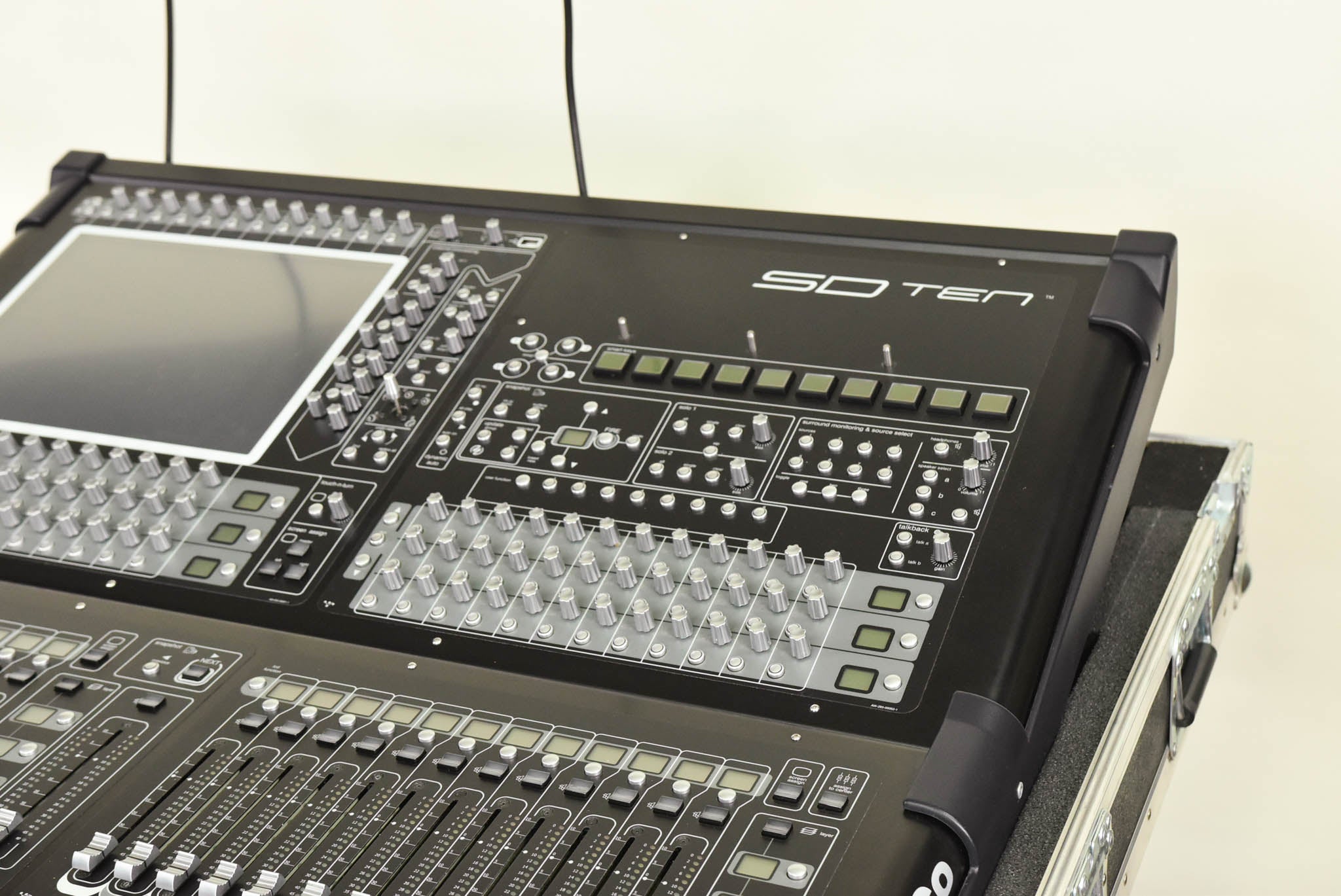 DiGiCo SD10-24 Digital Mixing Console with Road Case