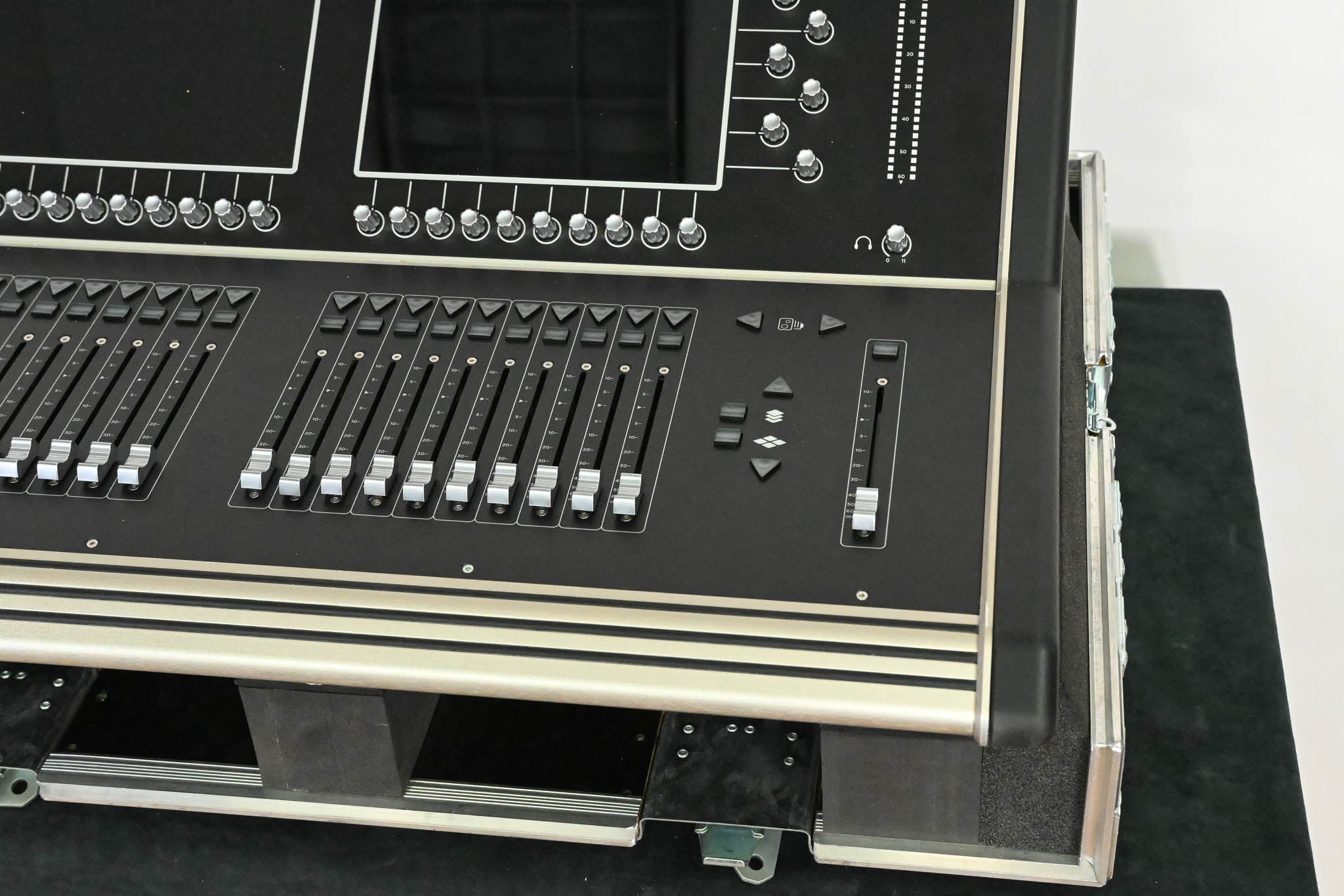 DiGiCo S21 48-Channel Digital Audio Mixing Console with Road Case